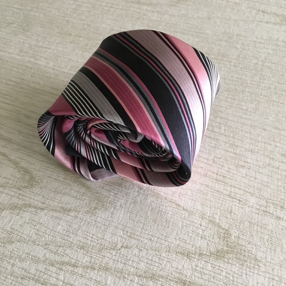 Brand New 100% Silk Van Heusen Mens Neck Tie